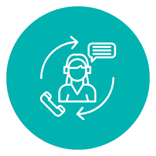 Ícone verde representando atendimento simultâneo por chatbot, com headset, telefone e balão de diálogo conectados por setas circulares — automação do atendimento digital para atender centenas de clientes sem filas.